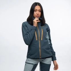 Bergans Of Norway Cecilie Mountain Softshell Jacket Orion Blue / Misty Forest -Bergans Of Norway shop 2554 21477 4